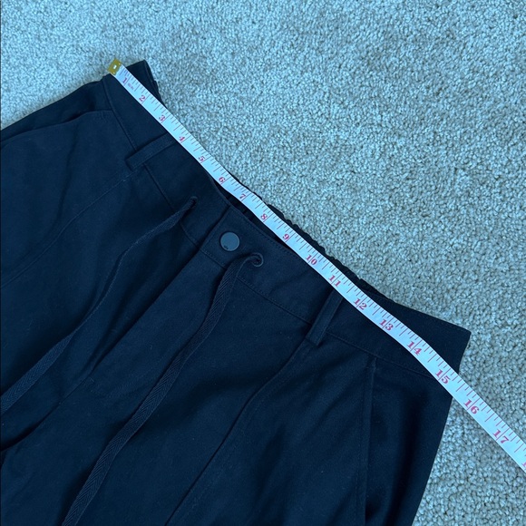 Alo Yoga Mid-Rise Scout Cargo Wide Leg Pant Black - Picture 13 of 14